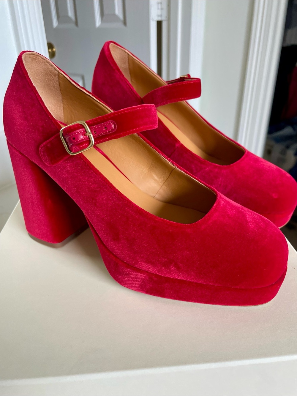 Sézane Red Velvet Georgia High Mary Janes size 6.5 NIB!